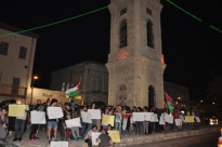 بالصور: العشرات في تظاهرة تضامنية مع غزة والضفة وسط مدينة يافا 